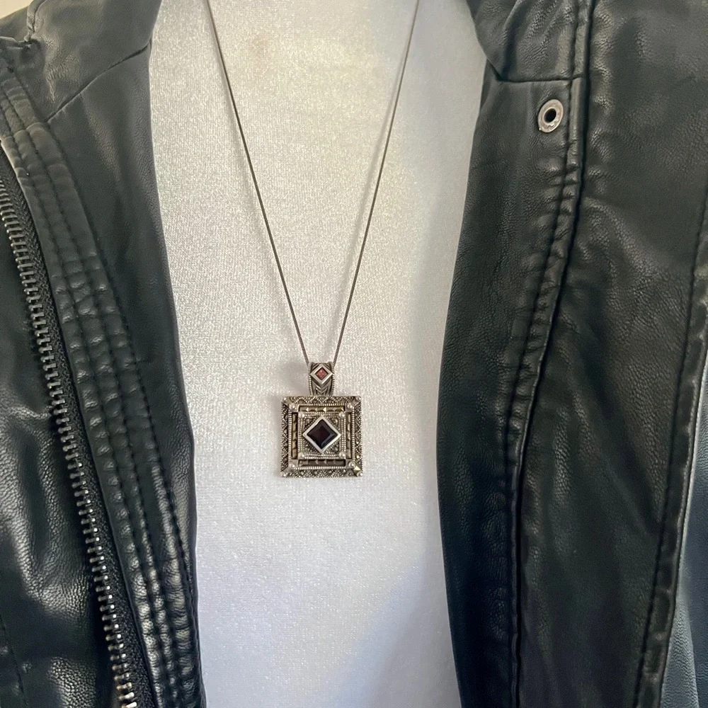 Vintage Art Deco Sterling Silver Garnet & Marcasite Square Pendant Necklace - Picture 5 of 6